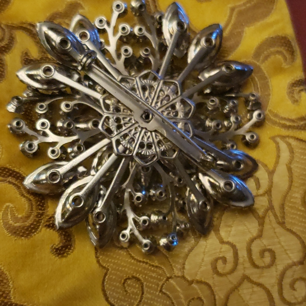 Rhinestone brooch - Picture 3 of 3